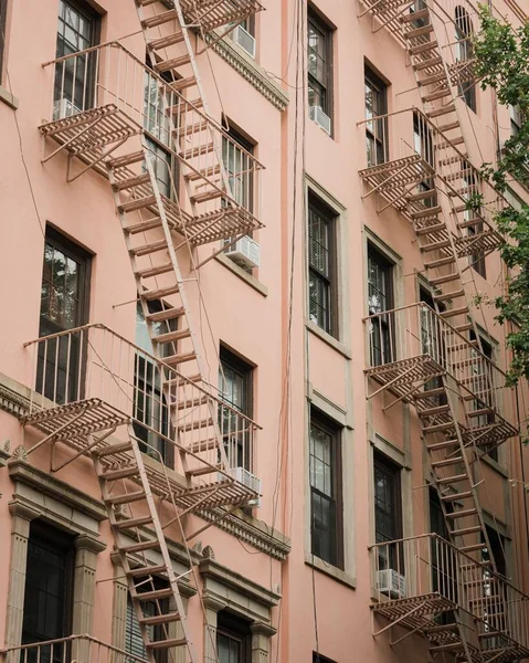 Pinkfarbenes Gebäude Mit Brandausbruch West Village Manhattan New York City — Stockfoto