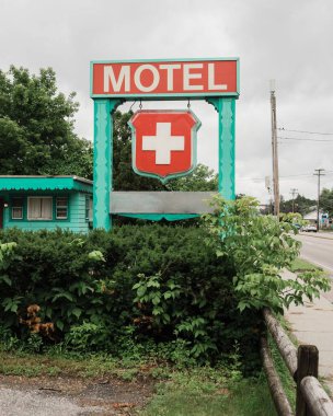 Burlington, Vermont 'taki eski İsviçre moteli tabelası.