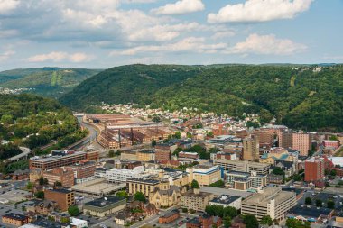Johnstown Inclined Plane 'in tepesinden görüntü, Johnstown, Pennsylvania