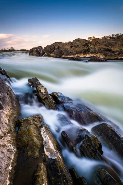 Longue exposition des cascades sur la rivière Potomac à Great Falls Pa — Photo