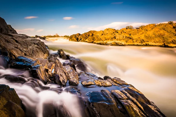 Lange Belichtung von Kaskaden auf dem Potomac bei großen Wasserfällen pa — Stockfoto