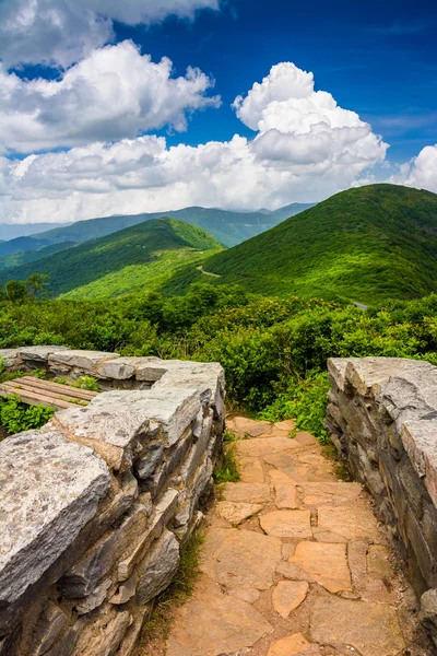 Mid-day view of the Appalachian Mountains  from Craggy Pinnacle, — Stock Photo, Image