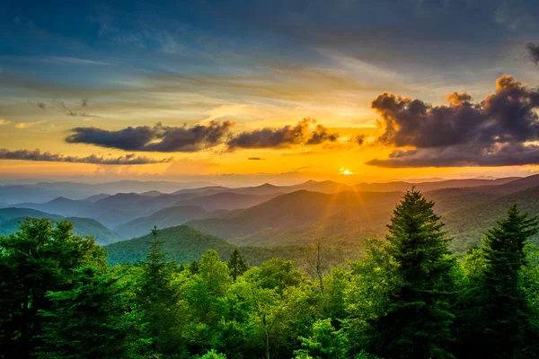 Caney çatal overlook o dan Appalaş Dağları üzerinden günbatımı — Stok fotoğraf