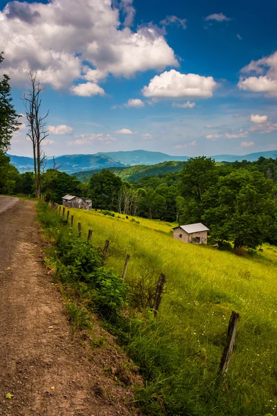 View of a farm in the rural Potomac Highlands of West Virginia. — Stock Photo, Image