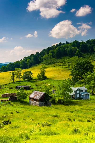 View of a farm in the rural Potomac Highlands of West Virginia. — Stock Photo, Image