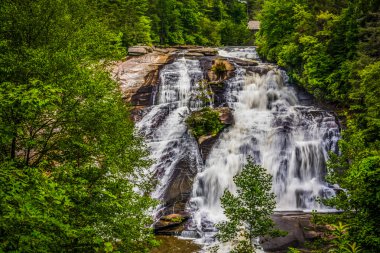 yüksek Falls, görünümde dupont devlet ormanı, Kuzey Karolina. 