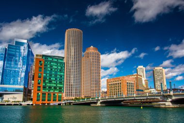 Köprü ve kale noktasından görülen boston manzarası. 