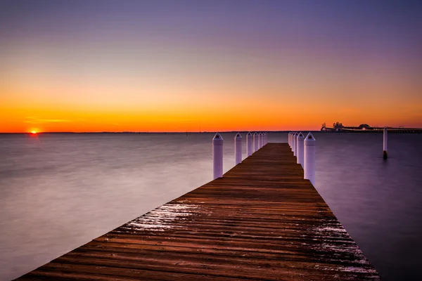Um cais ao pôr-do-sol, Kent Island, Maryland . — Fotografia de Stock