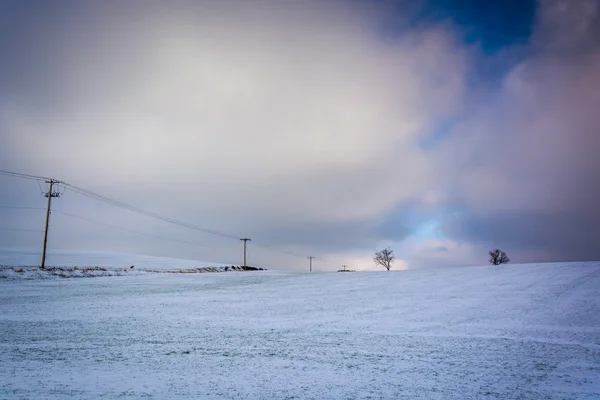 A snow-covered field near Spring Grove, Pennsylvania. — Stock Photo, Image