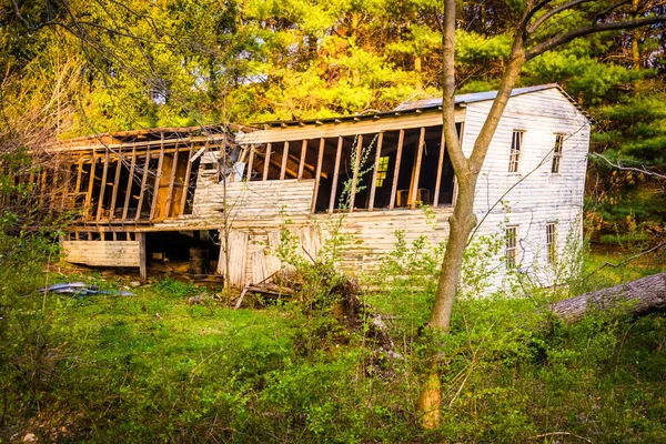 Grange abandonnée dans le comté rural de York, Pennsylvanie . — Photo