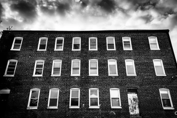 Opuštěné cihlové budovy v bairs, pennsylvania. — Stock fotografie