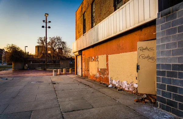 Edificio abandonado en Old Town Mall, en Baltimore, Maryland . — Foto de Stock