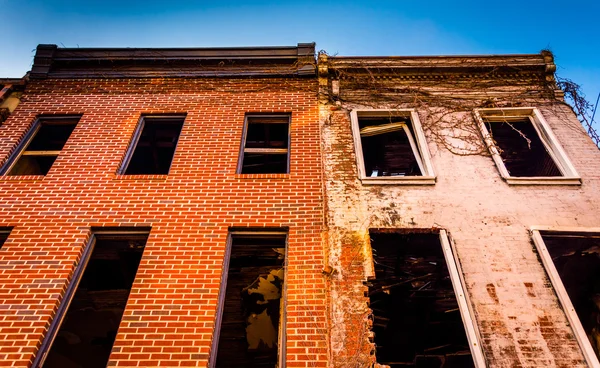 在旧城商场，在马里兰州巴尔的摩栋废弃的建筑物. — 图库照片