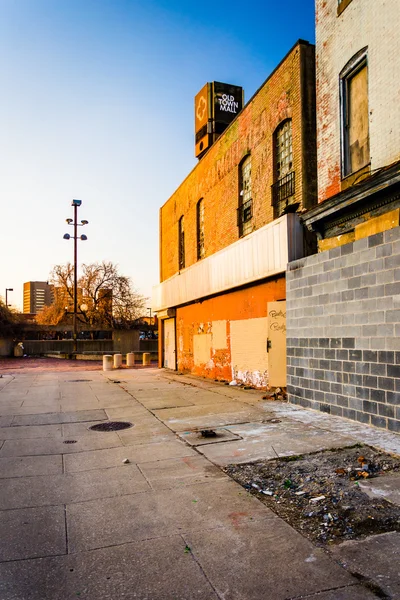 Edificios abandonados en Old Town Mall, en Baltimore, Maryland . — Foto de Stock