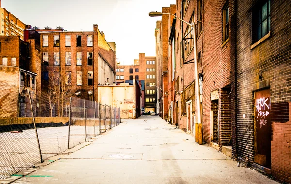 Baltimore, maryland bir arka sokakta terk edilmiş binalarda. — Stok fotoğraf