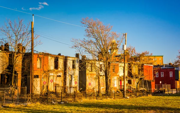 Case a schiera abbandonate a Baltimora, Maryland . — Foto Stock