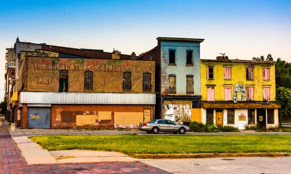 Opuszczonych sklepów w starym centrum miasta, w baltimore, maryland. — Zdjęcie stockowe