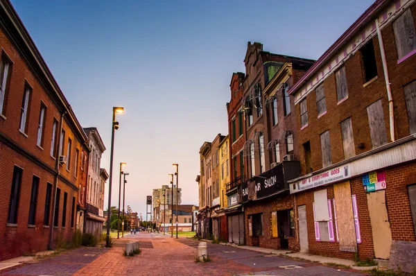 Lojas abandonadas em Old Town Mall, Baltimore, Maryland . — Fotografia de Stock