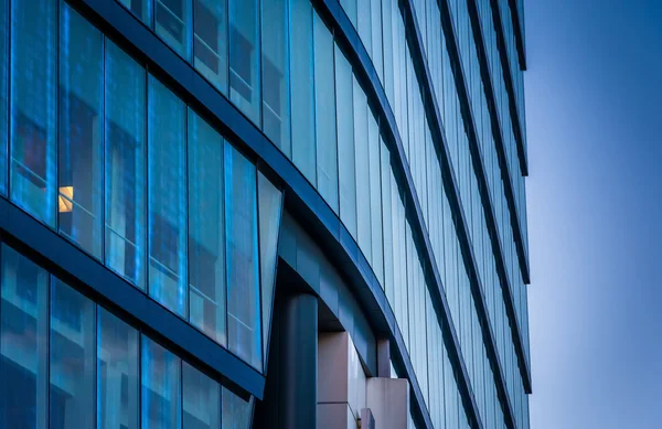Архітектурні деталі банку сучасних wsfs будівлі у downto — стокове фото