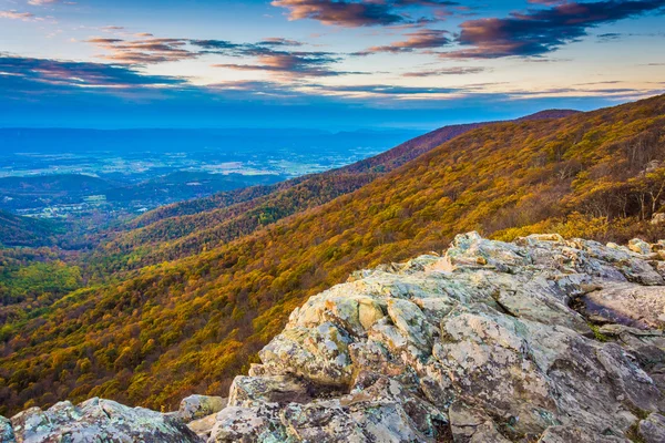 Vista de outono de Crescent Rock, Parque Nacional Shenandoah, Virgin — Fotografia de Stock