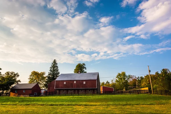 Fienile in una fattoria nella contea rurale di Adams, Pennsylvania . — Foto Stock