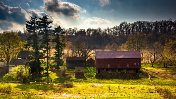 Ladugård på en gård på landsbygden york county, pennsylvania. — Stockfoto