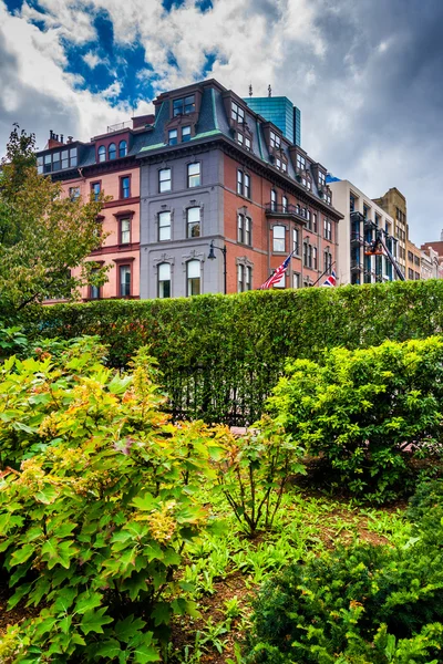 Bellissimo giardino ed edifici a Boston, Massachusetts . — Foto Stock