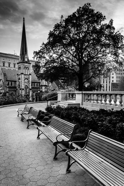 Bancs et jardins au Capitole à Harrisburg, Pennsy — Photo