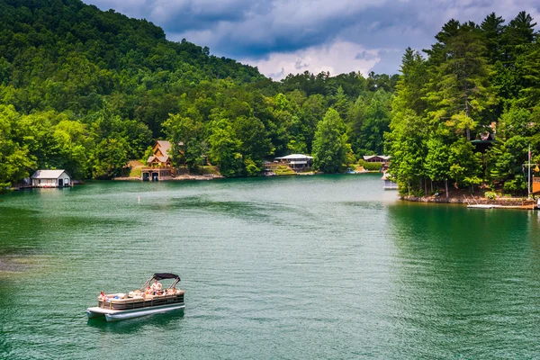 小船在湖的伯顿，在乔治亚州北部, — Stockfoto