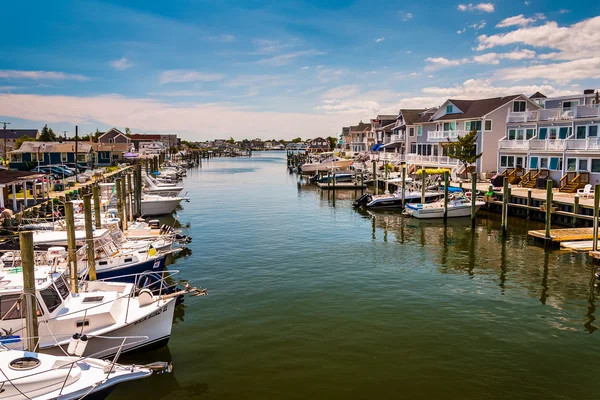 Barcos e casas no porto de Point Pleasant Beach, New Jers — Fotografia de Stock