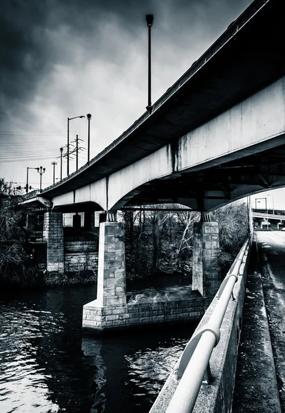 Pontes sobre o rio Schuylkill na Filadélfia, Pensilvânia . — Fotografia de Stock