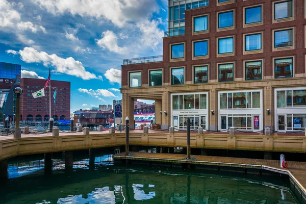 Edificio a lo largo del paseo marítimo en Rowes Wharf en Boston, Massachu —  Fotos de Stock