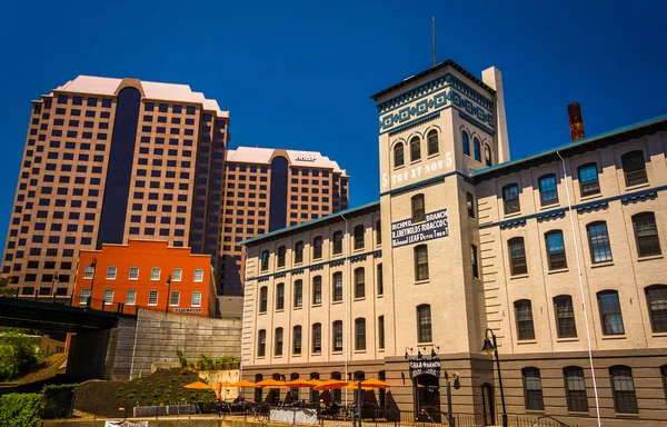 Buildings along the canal in Richmond, Virginia. — Stock Photo, Image