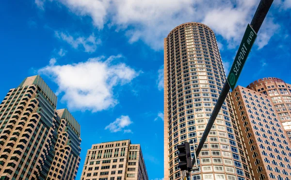 Gebouwen en straatnaambord in boston, massachusetts. — Stockfoto