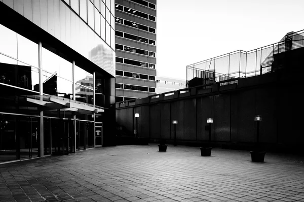 Edificios en Hopkins Plaza, en el centro de Baltimore, Maryland . — Foto de Stock