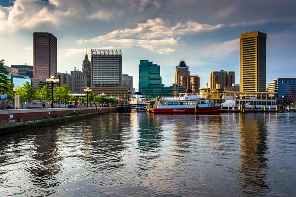 Edificios en el puerto interior, en Baltimore, Maryland . — Foto de Stock