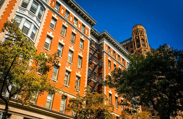 Byggnader på clark street i brooklyn heights, new york. — Stockfoto