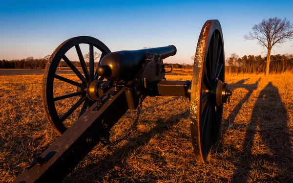 Ágyú, naplemente, manassas nemzeti battlefield Park, virginia. — Stock Fotó