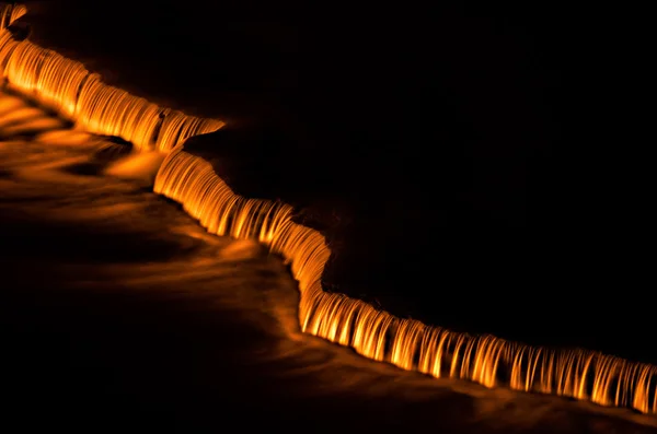 Kaskaden beleuchtet in der Nacht über mittleren Wasserfällen, letchworth Zustand pa — Stockfoto