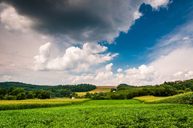 tarım alanları kırsal york County, pennsylvania üzerinde bulutlu gökyüzü. 
