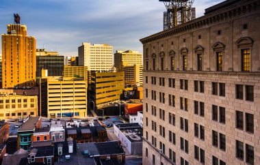 Ben garaj highrises üzerinden güneye sokak Park akşam manzarası