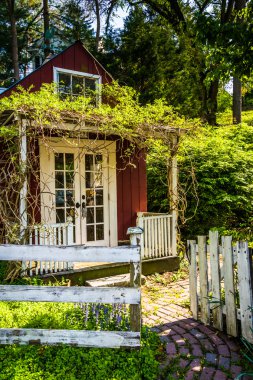 ellicott city, maryland'ın eski kulübede ve çit. 