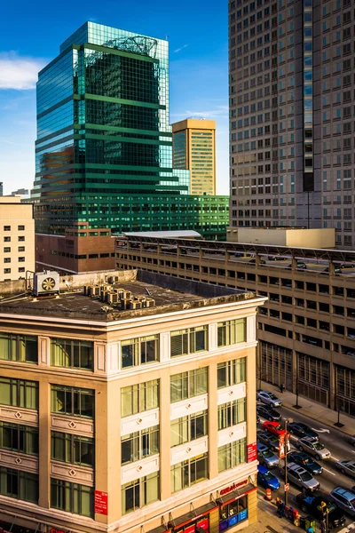 Cluster di grattacieli visto da un garage nel centro di Balt — Foto Stock