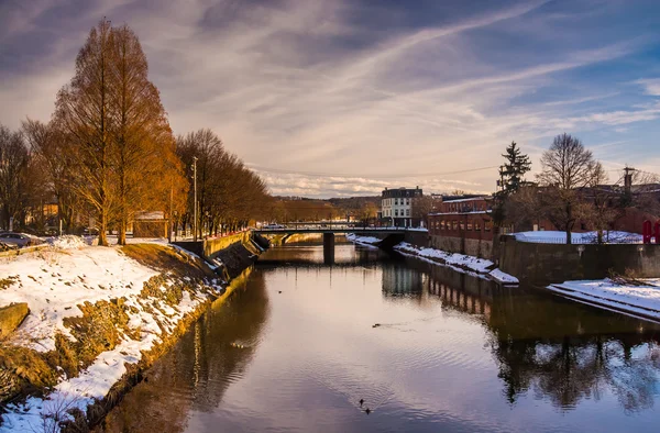 Codorus Creek nel centro di York, Pennsylvania . — Foto Stock