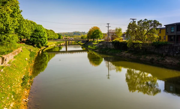 Codorus Creek, au centre-ville de York, Pennsylvanie . — Photo