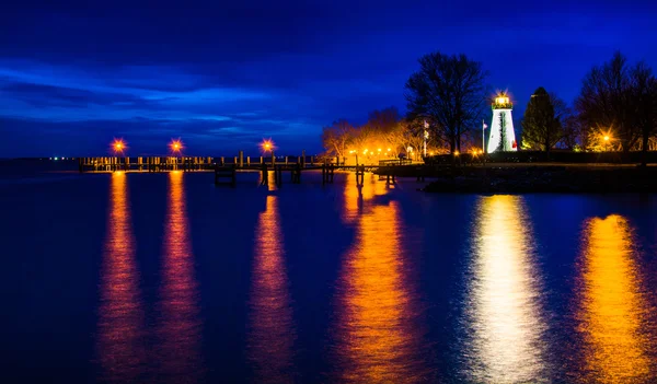 Concord pont a világítótorony és a mólón, éjjel a havre-de-grace, — Stock Fotó