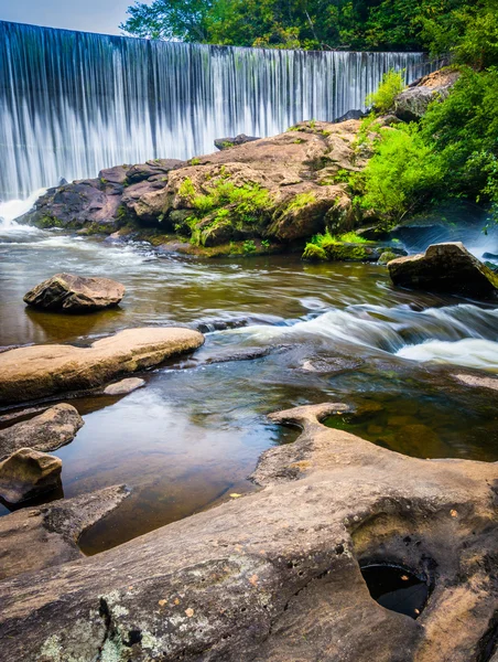 Barragem e cascatas no rio Cullasaja, Highlands, North Caroli — Fotografia de Stock