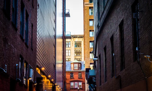 Mörk gränd i boston, massachusetts. — Stockfoto