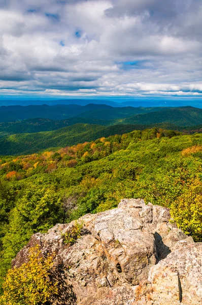 Early autumn view from Bearfence Mountain in Shenandoah National — Stock Photo, Image
