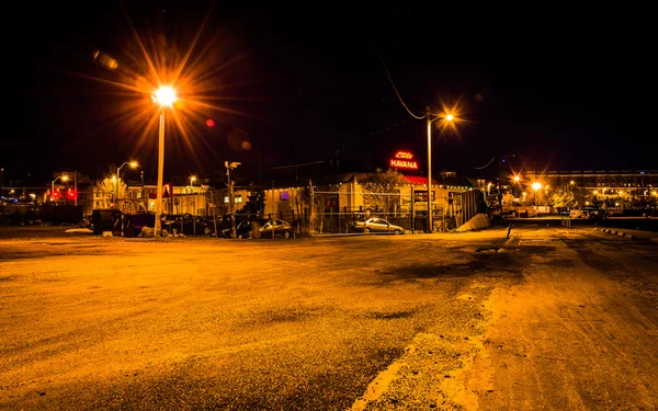 Empty parking lot and Little Havana Restaurant at night in Balti — Stock Photo, Image